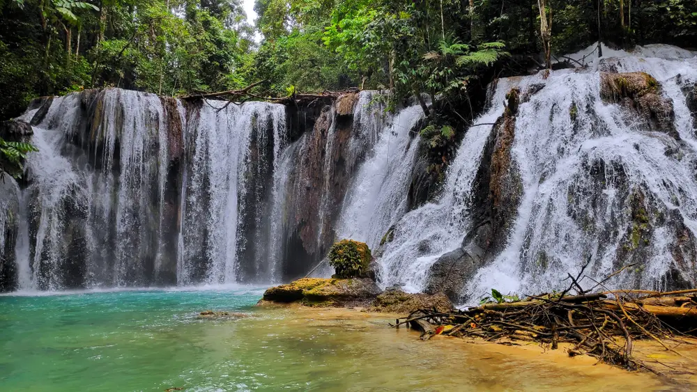 Air Terjun Piala Wisata Luwuk Banggai, Sulawesi Tengah