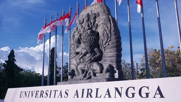 Universitas Airlangga (UNAIR) jurusan Ekonomi Pembangunan