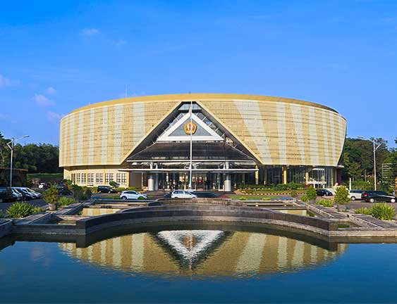 Universitas Padjadjaran (UNPAD) jurusan Ekonomi Pembangunan