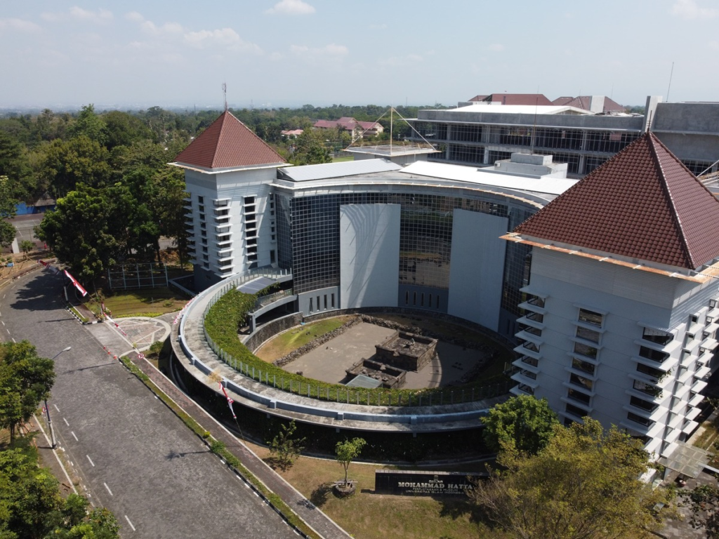 Universitas Islam Indonesia (UII) jurusan Ekonomi Pembangunan